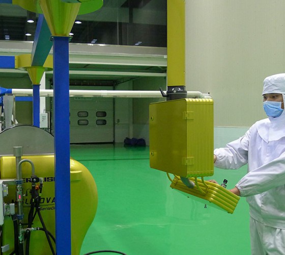 公司擁有三條原裝進(jìn)口冷榨橄欖油加工生產(chǎn)線(xiàn)，兩條德國(guó)福樂(lè)偉和一條意大利貝亞雷斯單一品種生產(chǎn)線(xiàn)，日加工鮮果能力達(dá)560噸，通過(guò)低溫純物理冷榨最大..